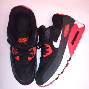 Nike Air Max 90 Essential UNISEX size 7 Men 8.5 Women Wolf Grey Black Atomic Red